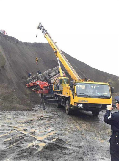 石台上犹道路救援